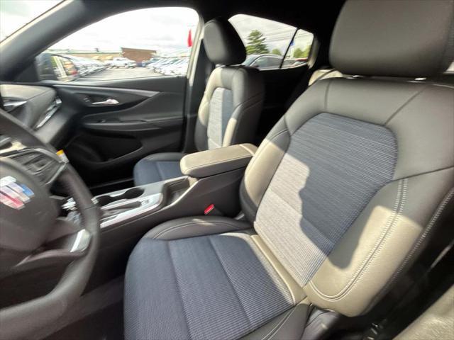 new 2025 Buick Envista car, priced at $25,935