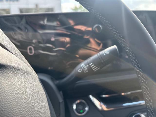 new 2025 Buick Envista car, priced at $25,935