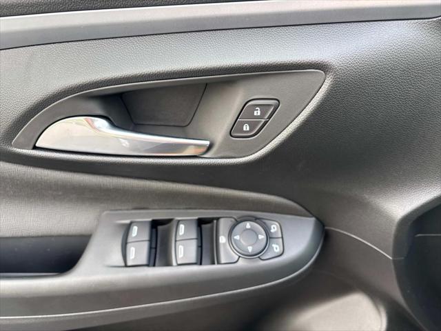new 2025 Buick Envista car, priced at $25,935
