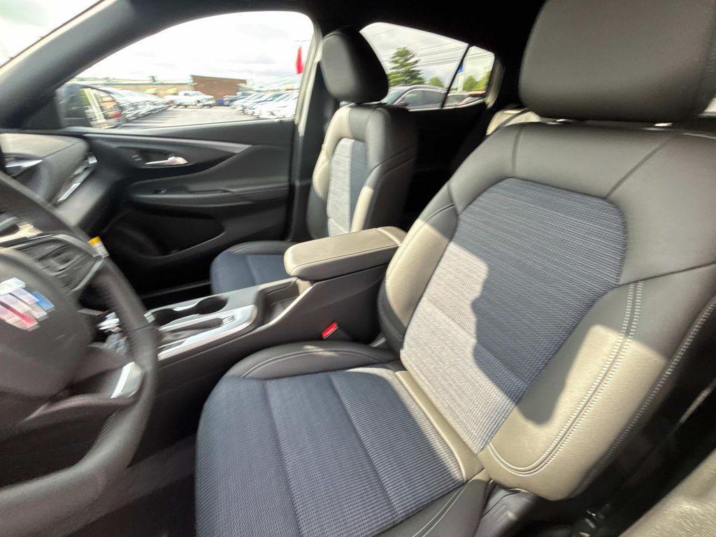new 2025 Buick Envista car, priced at $24,435