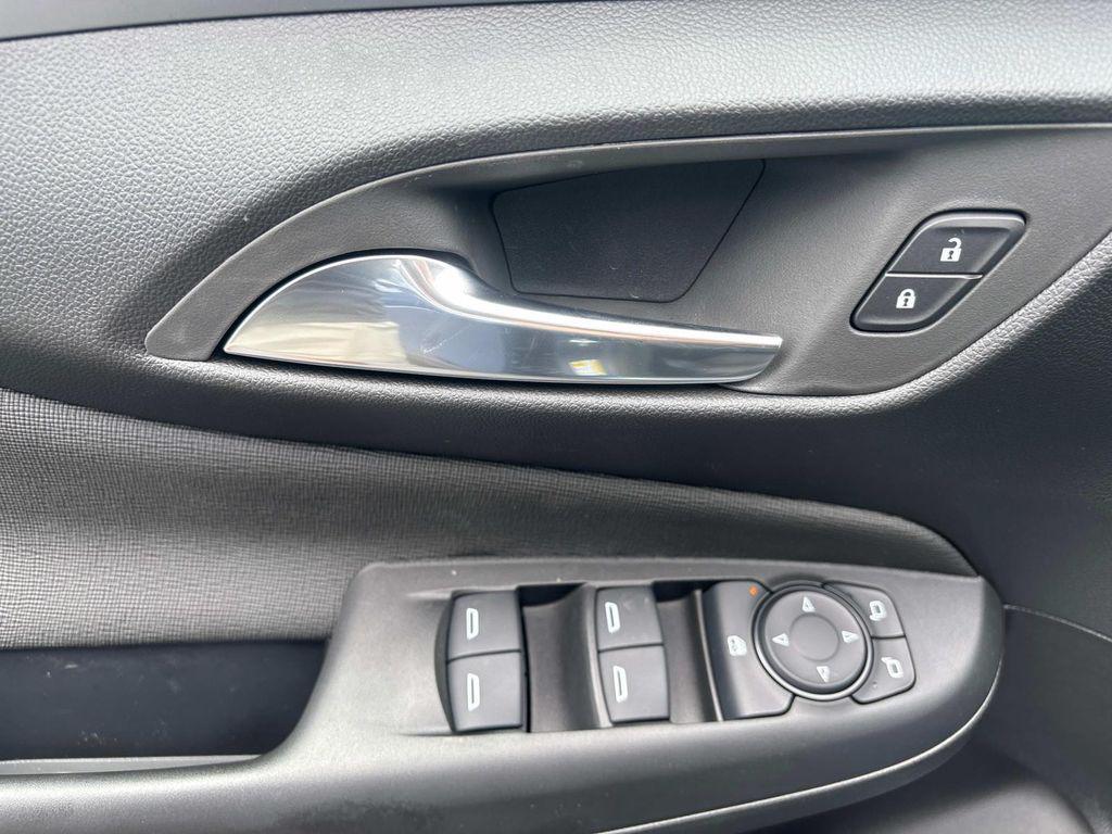 new 2025 Buick Envista car, priced at $23,935