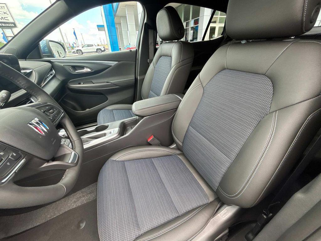 new 2025 Buick Envista car, priced at $23,935