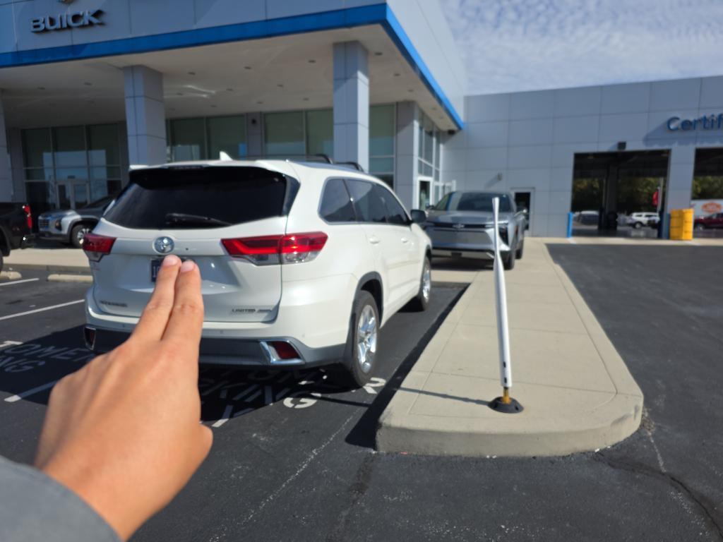 used 2018 Toyota Highlander car, priced at $30,728