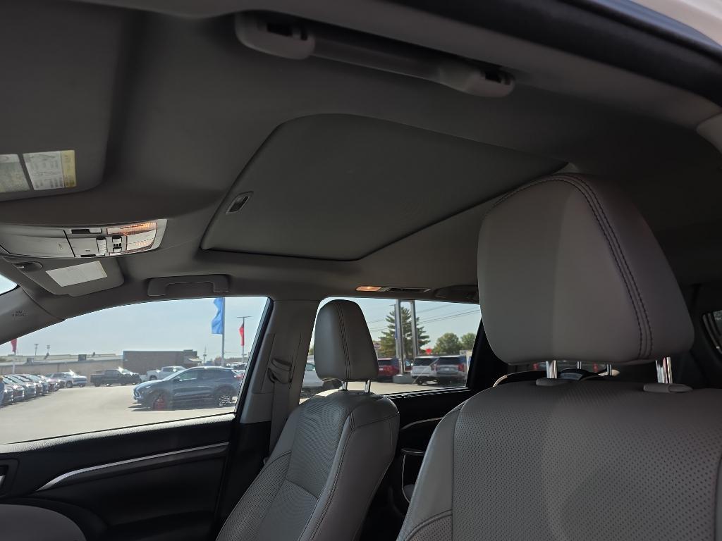 used 2018 Toyota Highlander car, priced at $30,728