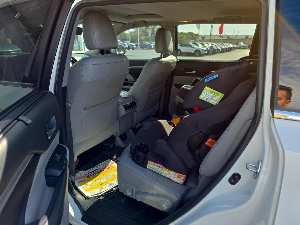 used 2018 Toyota Highlander car, priced at $30,728
