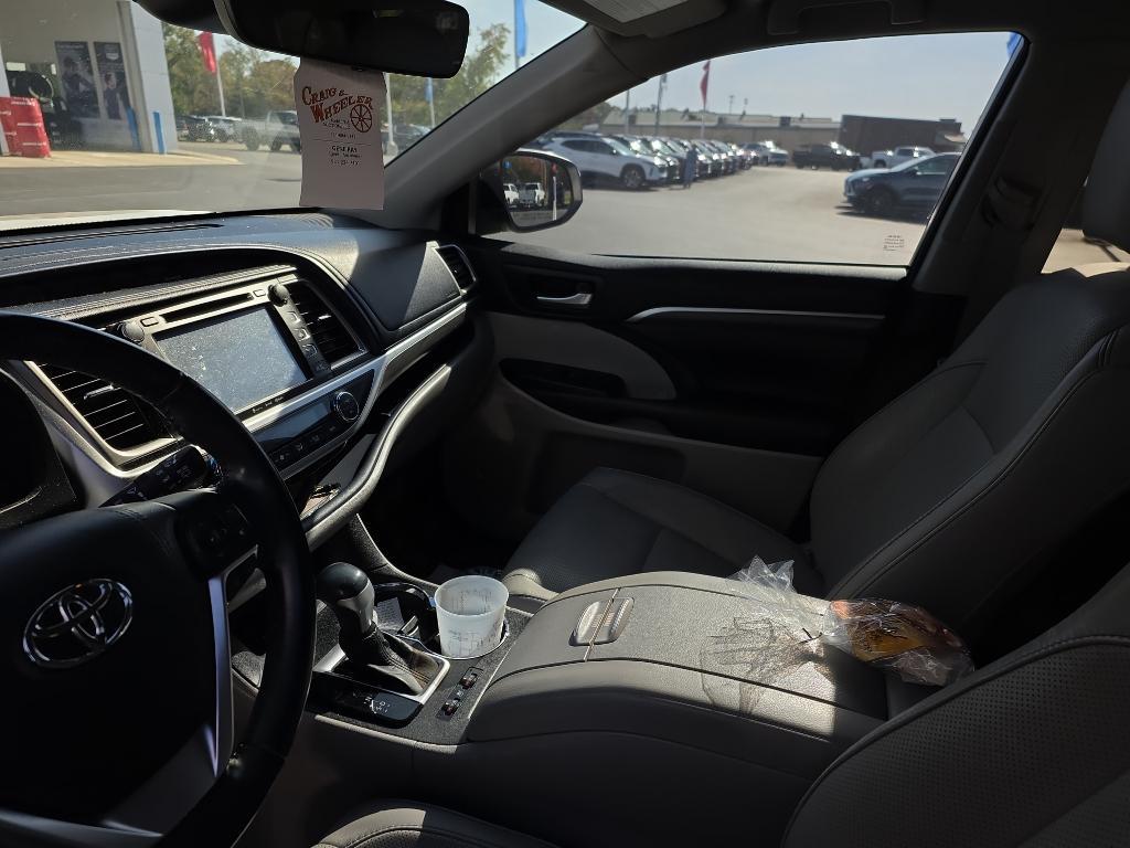 used 2018 Toyota Highlander car, priced at $30,728