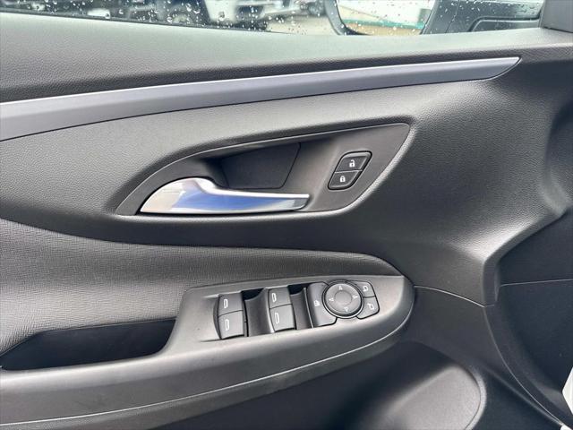 new 2025 Buick Envista car, priced at $24,140