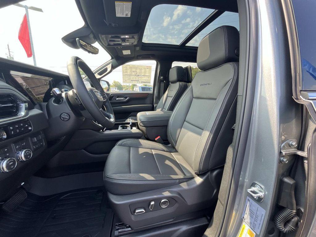 new 2025 GMC Yukon car, priced at $93,670