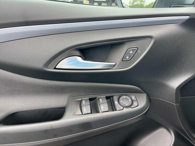 new 2025 Buick Envista car, priced at $24,140