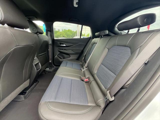 new 2025 Buick Envista car, priced at $24,140