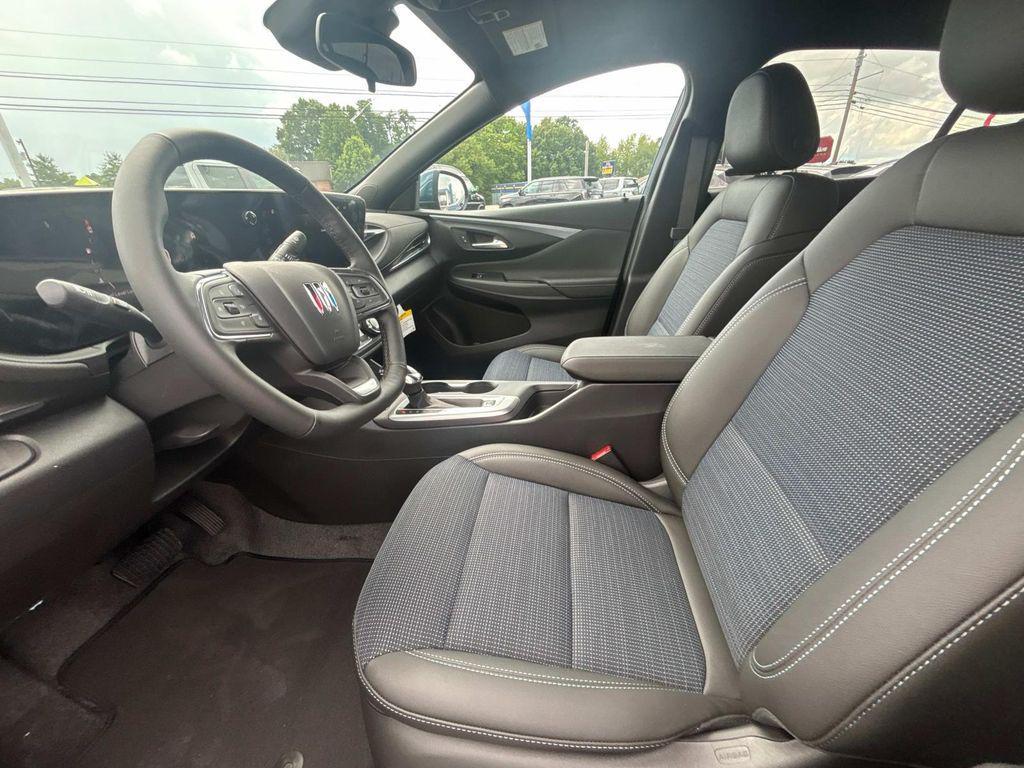 new 2025 Buick Envista car, priced at $24,435