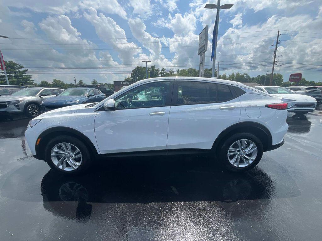 new 2025 Buick Envista car, priced at $22,945