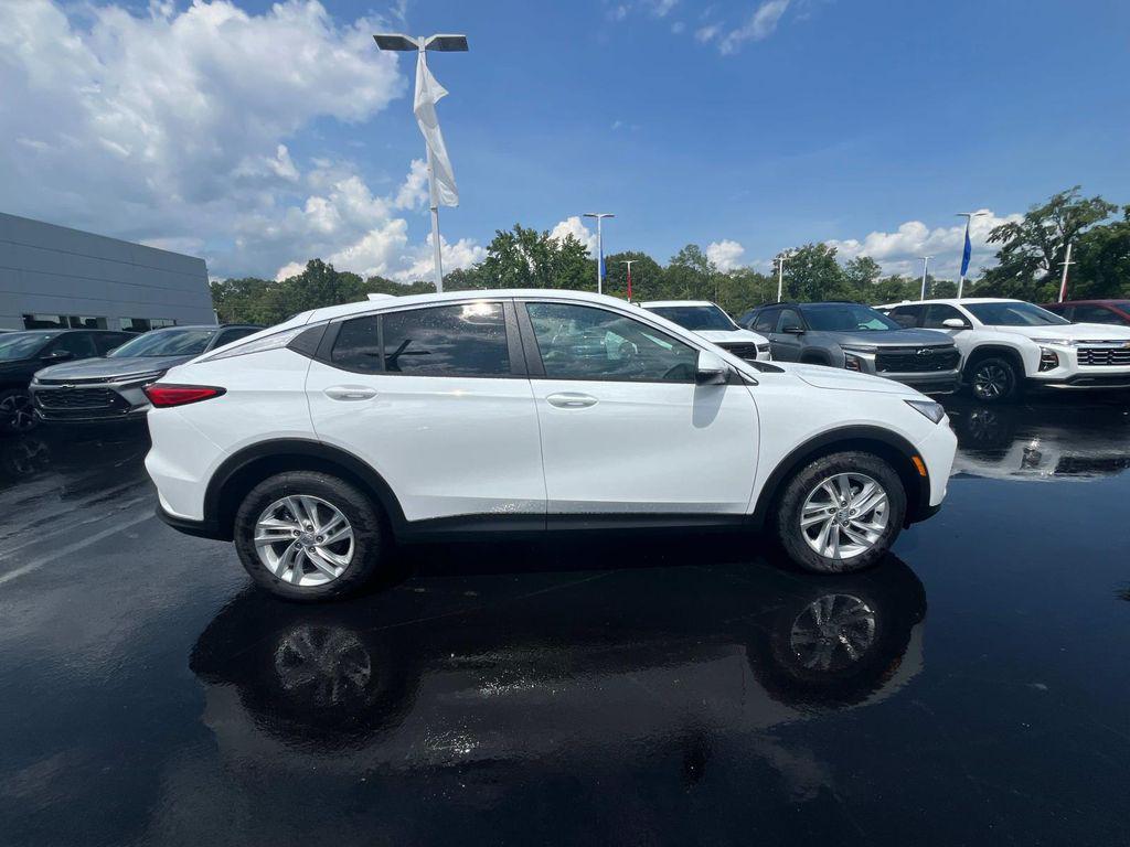 new 2025 Buick Envista car, priced at $22,945