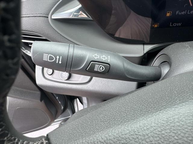 new 2025 Buick Envista car, priced at $24,835