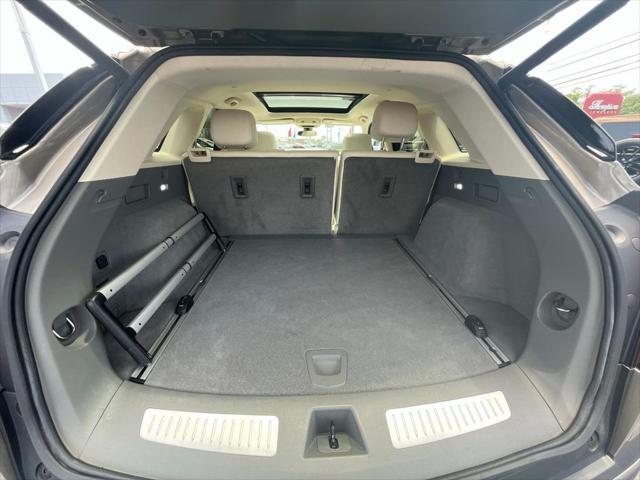 used 2022 Cadillac XT5 car, priced at $33,690