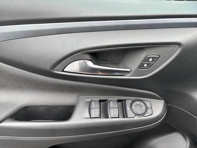 new 2025 Buick Envista car, priced at $25,935