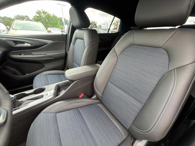 new 2025 Buick Envista car, priced at $25,935