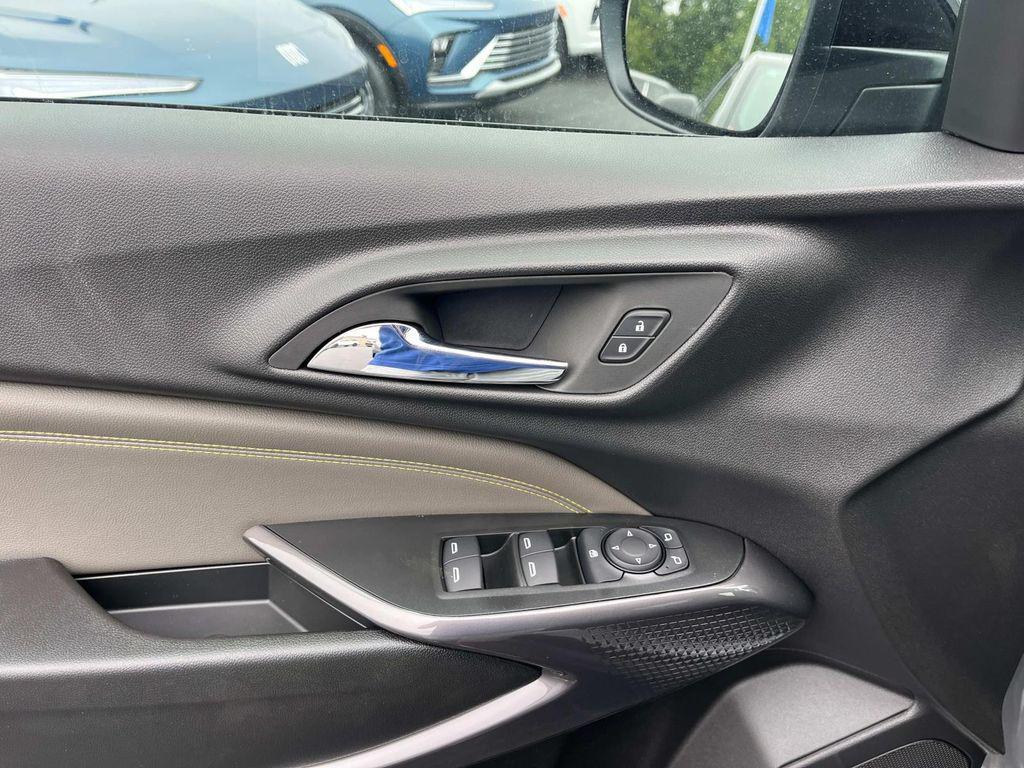 new 2025 Chevrolet Trax car, priced at $26,955