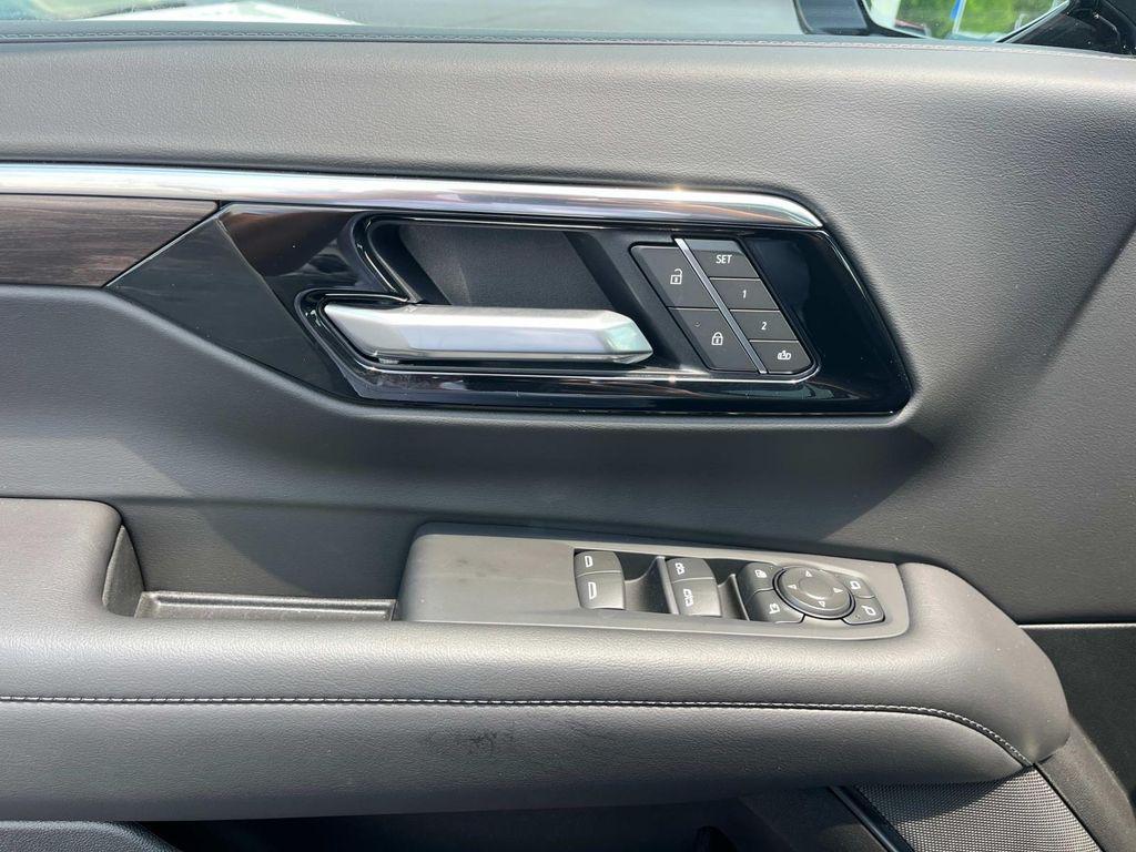 new 2025 Chevrolet Suburban car, priced at $75,210