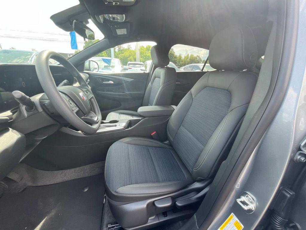 new 2025 Buick Envista car, priced at $23,440