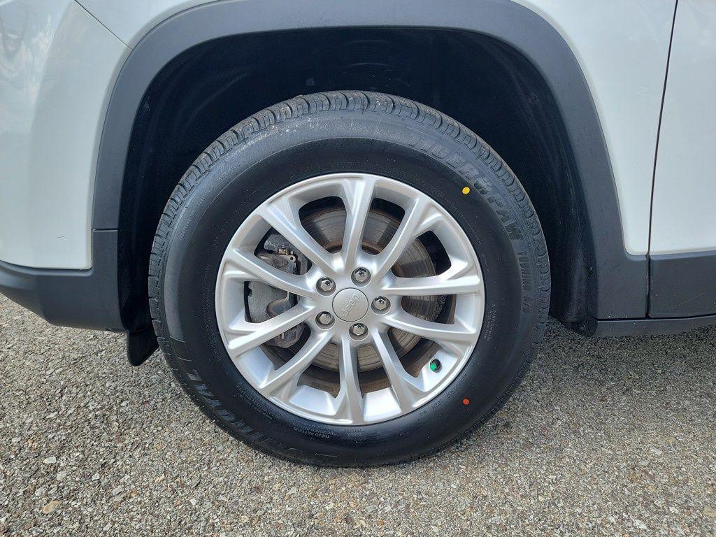 used 2019 Jeep Cherokee car, priced at $15,066