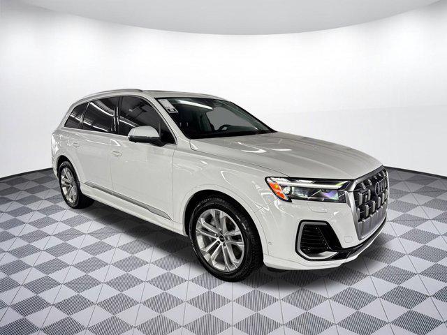 new 2025 Audi Q7 car, priced at $68,731