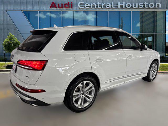 new 2025 Audi Q7 car, priced at $70,201