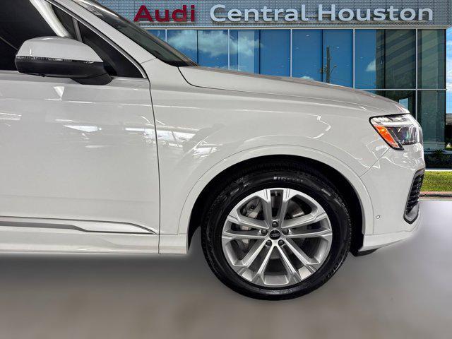 new 2025 Audi Q7 car, priced at $70,201