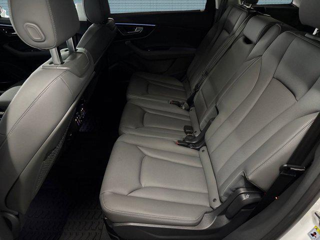 new 2025 Audi Q7 car, priced at $70,201