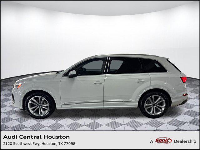 new 2025 Audi Q7 car, priced at $68,731