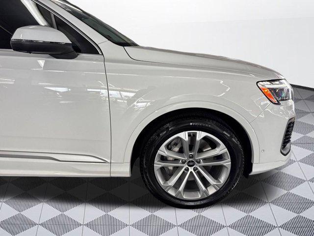 new 2025 Audi Q7 car, priced at $68,731