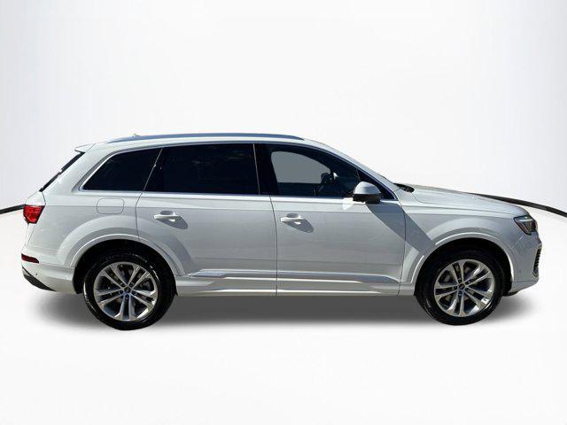 new 2025 Audi Q7 car, priced at $70,451