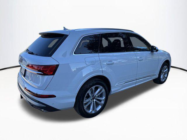 new 2025 Audi Q7 car, priced at $71,731