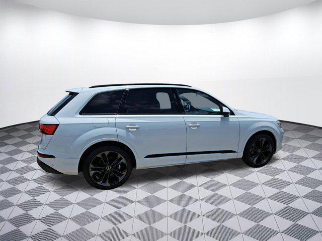 new 2025 Audi Q7 car, priced at $72,021