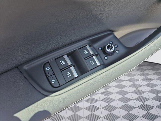 new 2025 Audi Q7 car, priced at $72,021