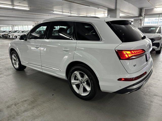 new 2025 Audi Q7 car, priced at $61,371