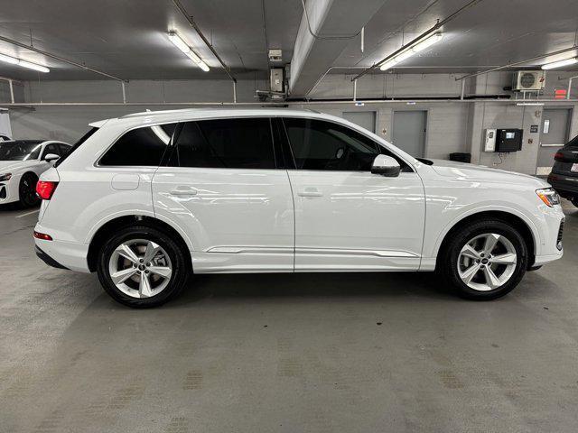 new 2025 Audi Q7 car, priced at $61,371