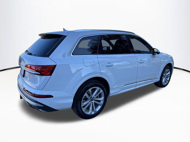 new 2025 Audi Q7 car, priced at $69,681