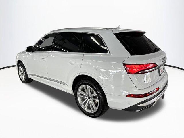 new 2025 Audi Q7 car, priced at $69,731