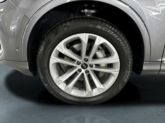 new 2025 Audi Q7 car, priced at $71,011