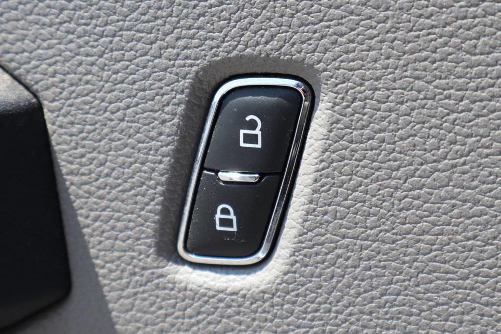 used 2019 Ford F-150 car, priced at $31,995