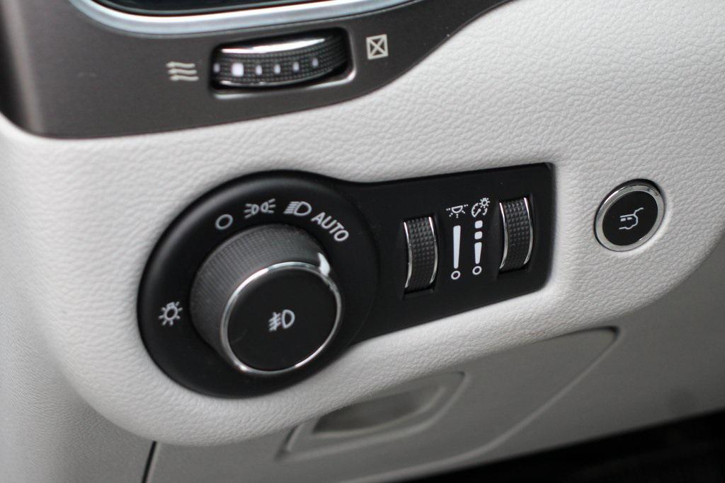 used 2020 Jeep Cherokee car, priced at $17,995