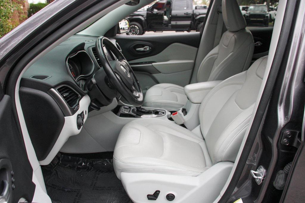 used 2020 Jeep Cherokee car, priced at $17,995