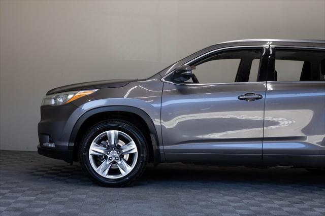 used 2015 Toyota Highlander car, priced at $18,995