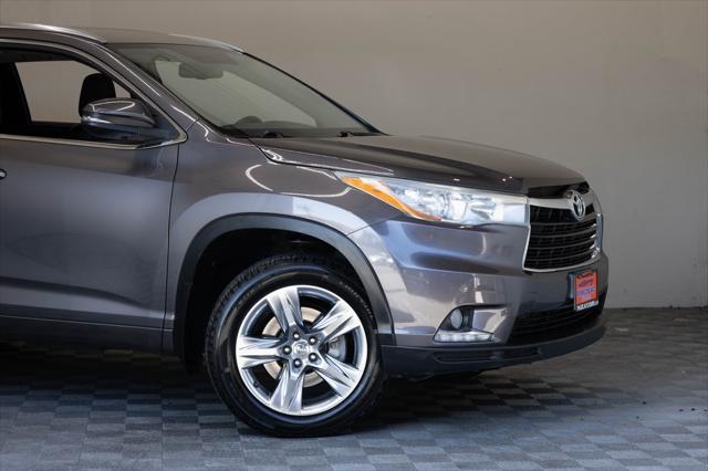 used 2015 Toyota Highlander car, priced at $18,995