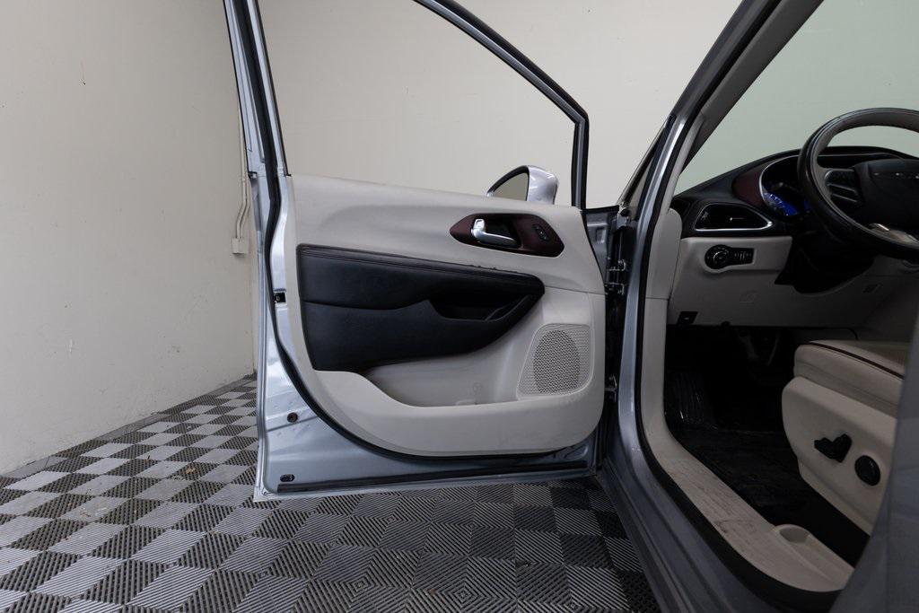used 2020 Chrysler Pacifica car, priced at $13,995