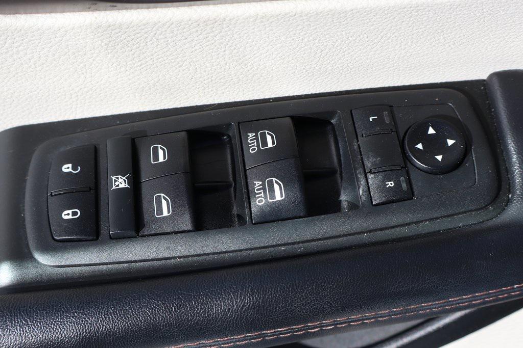 used 2019 Chrysler Pacifica car, priced at $15,995