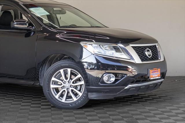 used 2015 Nissan Pathfinder car, priced at $9,995