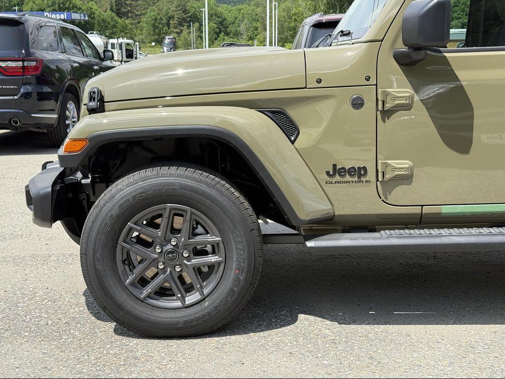 new 2025 Jeep Gladiator car, priced at $49,870