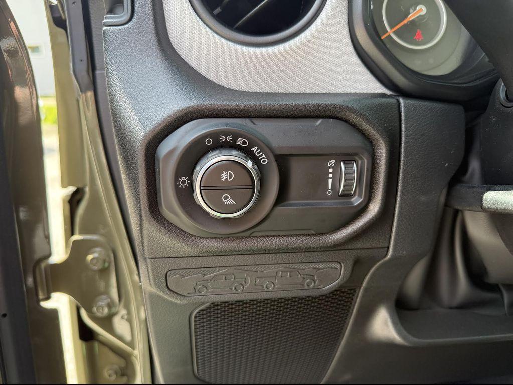 new 2025 Jeep Gladiator car, priced at $49,870